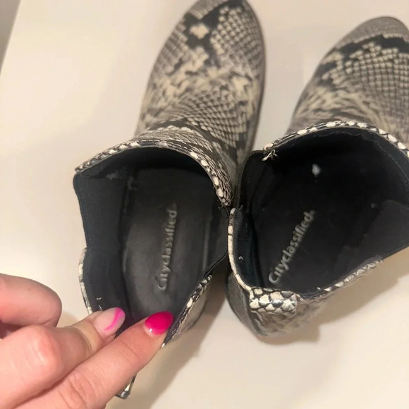 DSW snake booties 8.5 - Picture 6 of 10